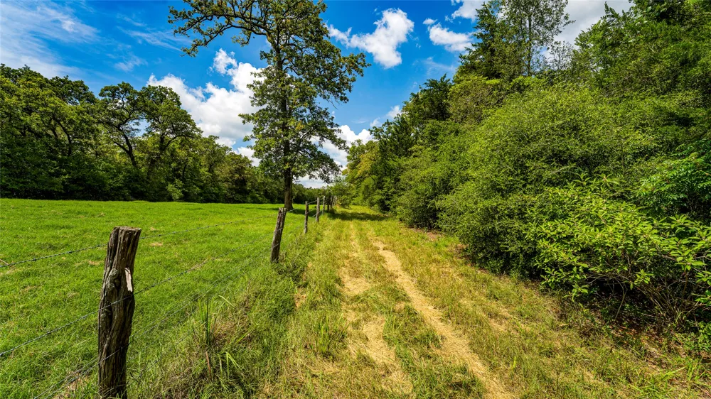 1470 22 Hills Road Gause, TX 77857