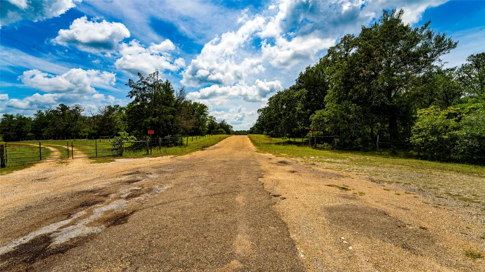 1470 22 Hills Road Gause, TX 77857