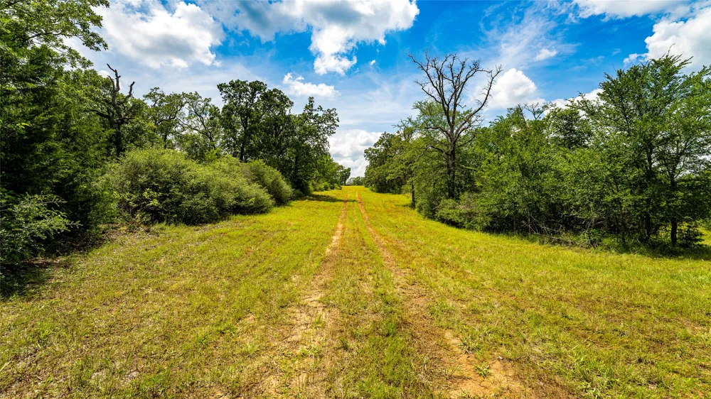 1470 22 Hills Road Gause, TX 77857