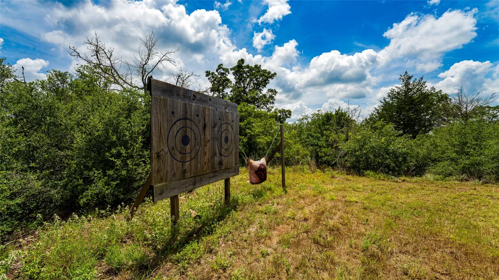 1470 22 Hills Road Gause, TX 77857