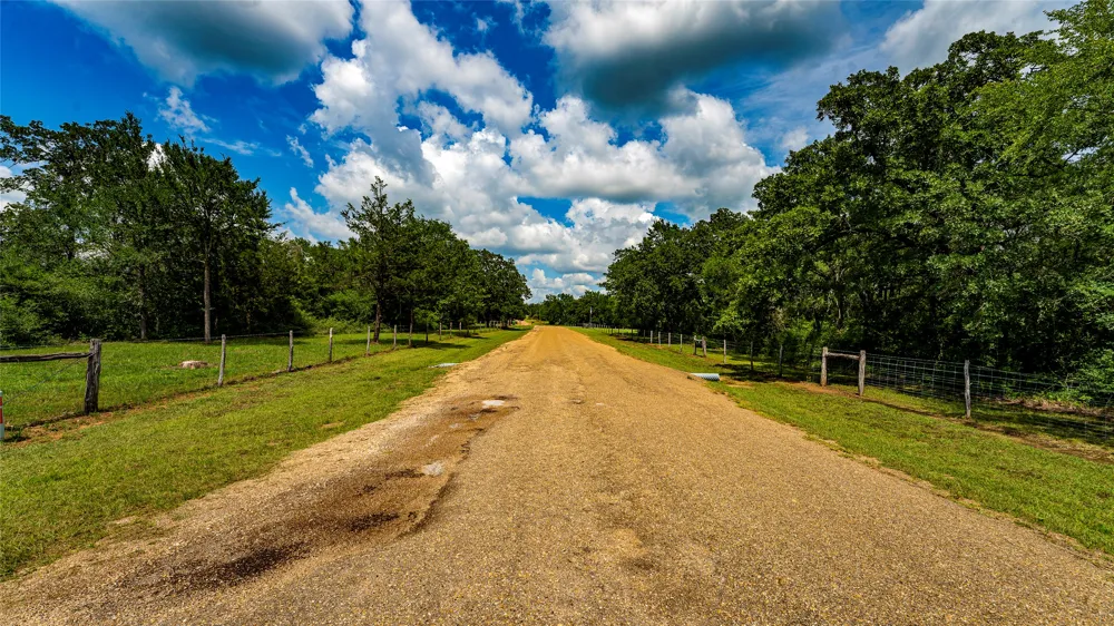 1470 22 Hills Road Gause, TX 77857