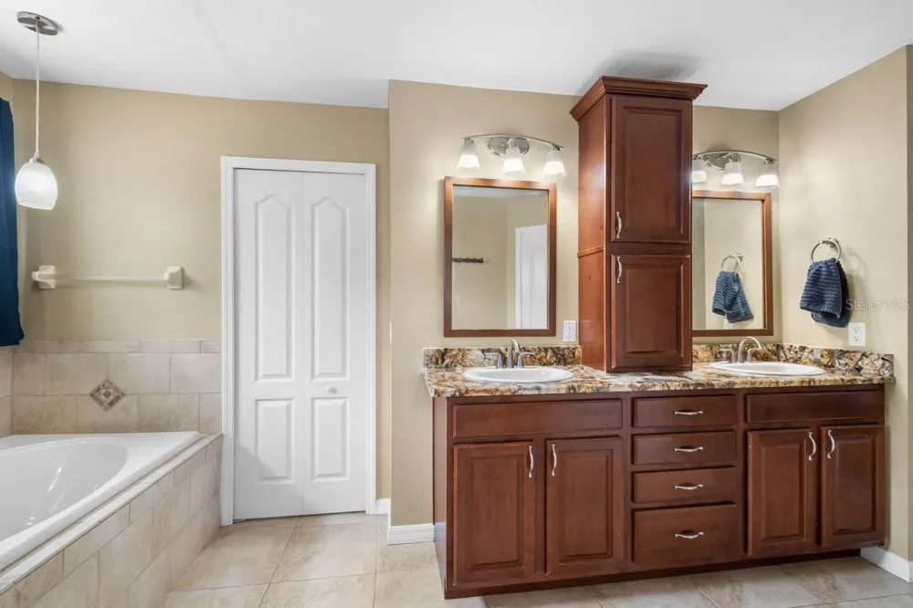9839 LAUREL LEDGE DRIVE Riverview, FL 33569