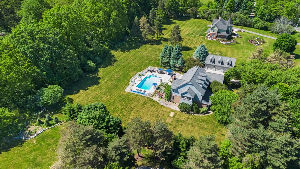 5875 Pinecrest Estates Drive Salem Township, MI 48105