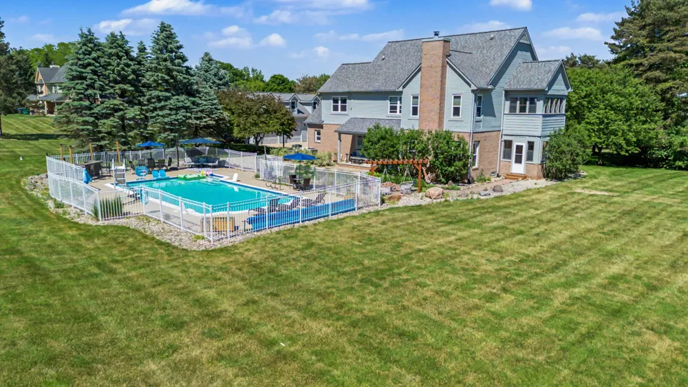 5875 Pinecrest Estates Drive Salem Township, MI 48105