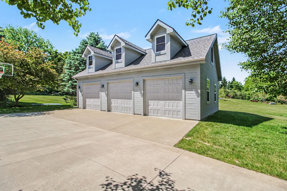 5875 Pinecrest Estates Drive Salem Township, MI 48105