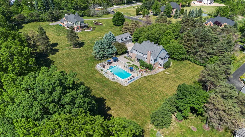 5875 Pinecrest Estates Drive Salem Township, MI 48105