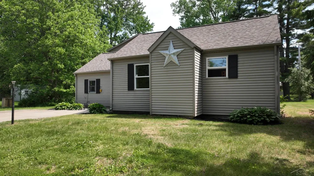 22359 Gratiot Road Merrill Village, MI 48637