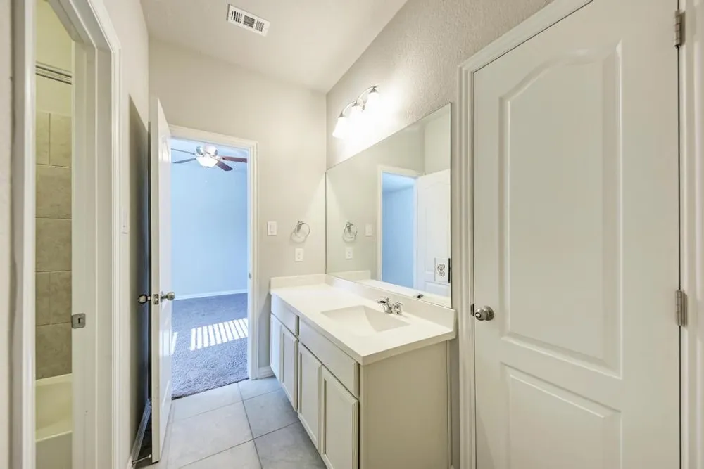 284 Everglade Drive Buda, TX 78610