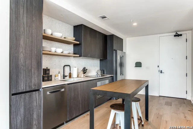48 EAST AVE #1810 Austin, TX 78701