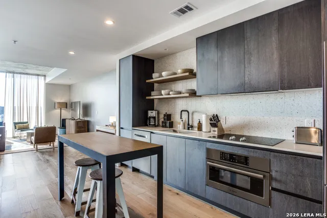 48 EAST AVE #1810 Austin, TX 78701