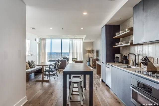 48 EAST AVE #1810 Austin, TX 78701