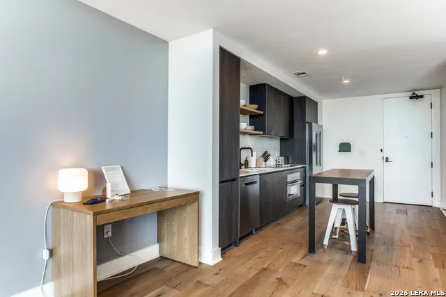 48 EAST AVE #1810 Austin, TX 78701
