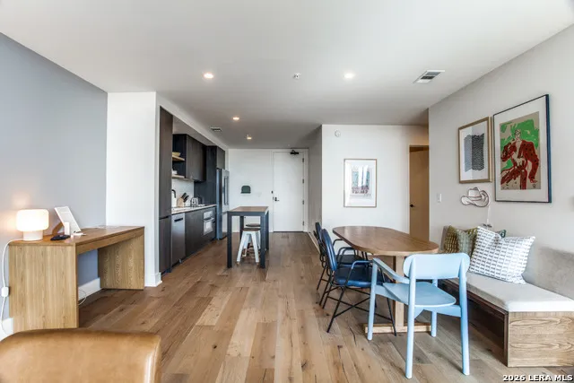 48 EAST AVE #1810 Austin, TX 78701