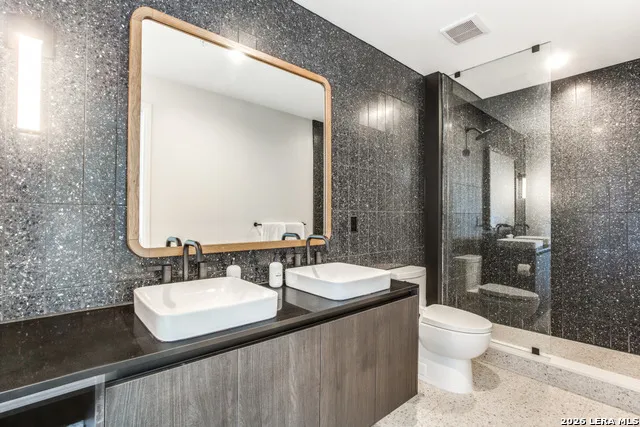 48 EAST AVE #1810 Austin, TX 78701