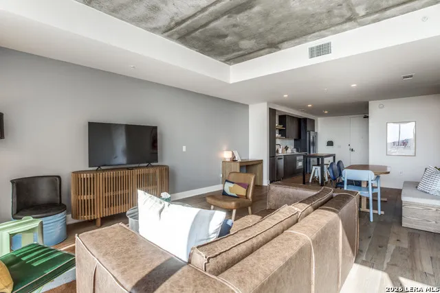 48 EAST AVE #1810 Austin, TX 78701
