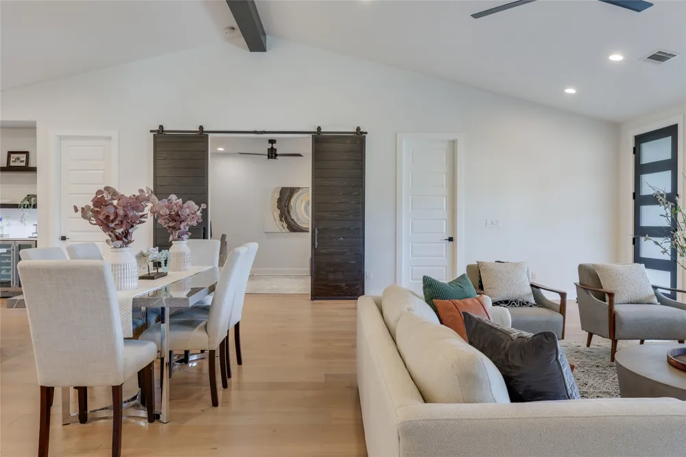 432 Venture Boulevard S Point Venture, TX 78645