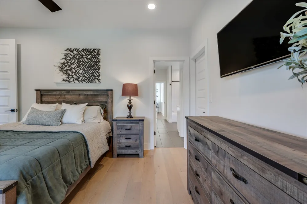 432 Venture Boulevard S Point Venture, TX 78645