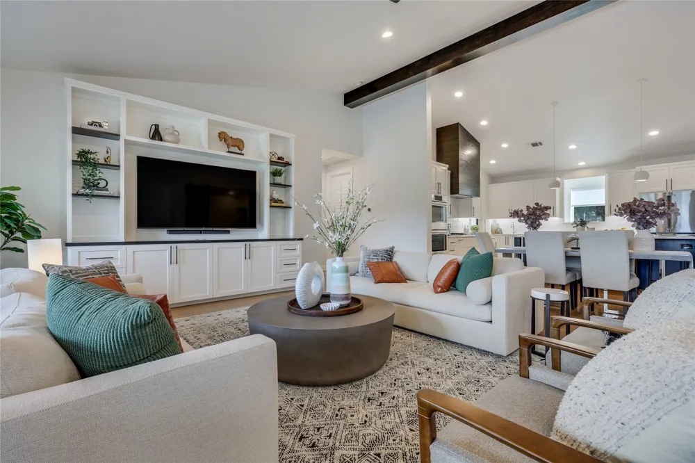 432 Venture Boulevard S Point Venture, TX 78645