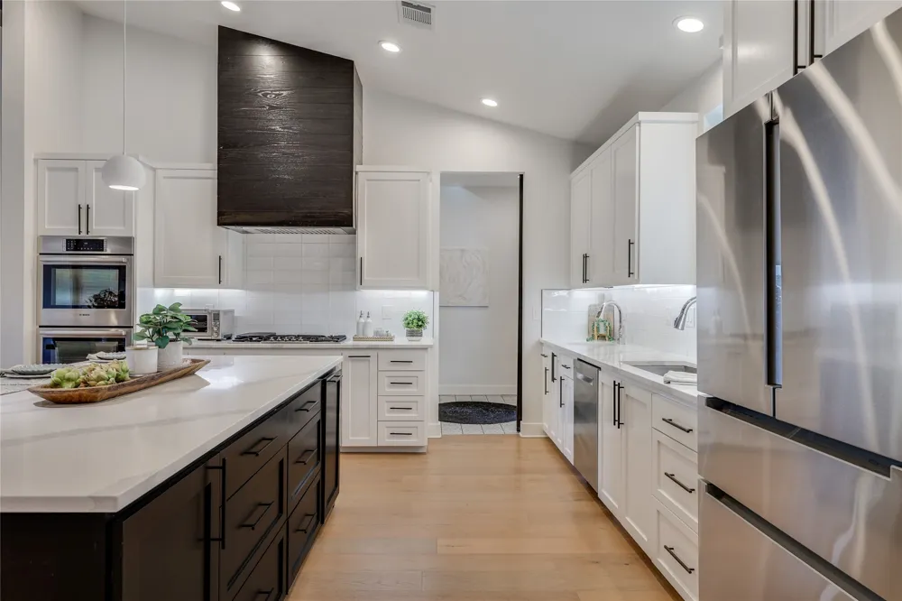 432 Venture Boulevard S Point Venture, TX 78645