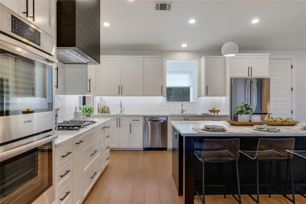 432 Venture Boulevard S Point Venture, TX 78645