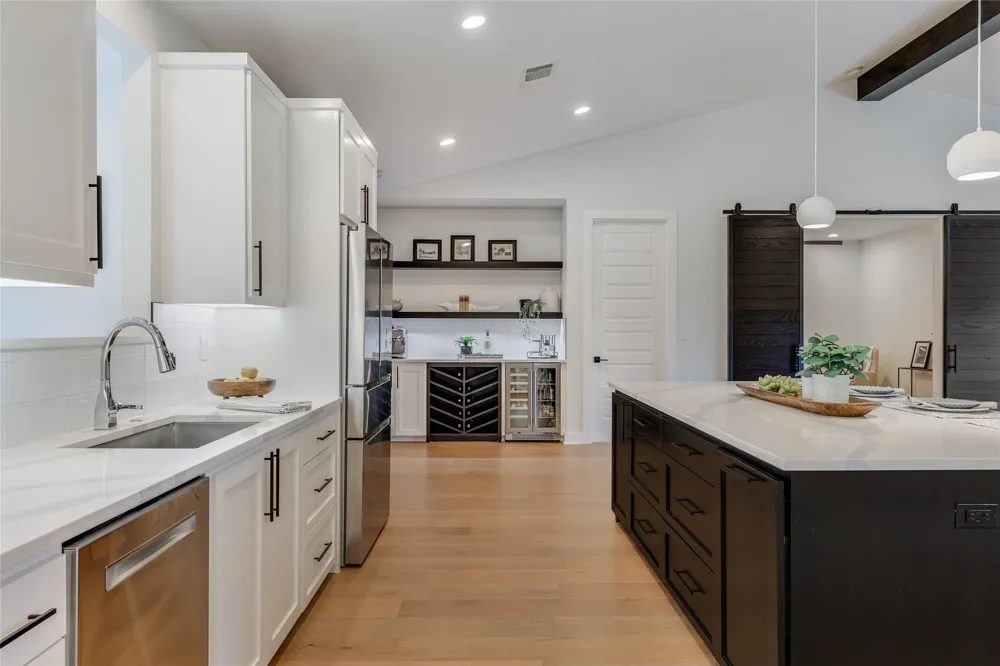 432 Venture Boulevard S Point Venture, TX 78645