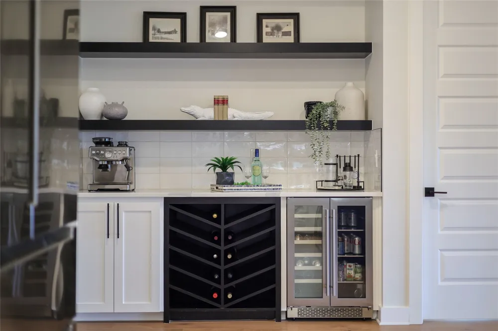 432 Venture Boulevard S Point Venture, TX 78645
