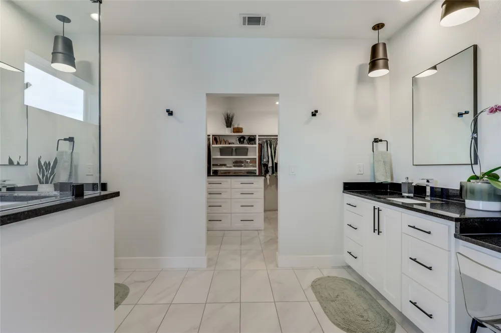 432 Venture Boulevard S Point Venture, TX 78645
