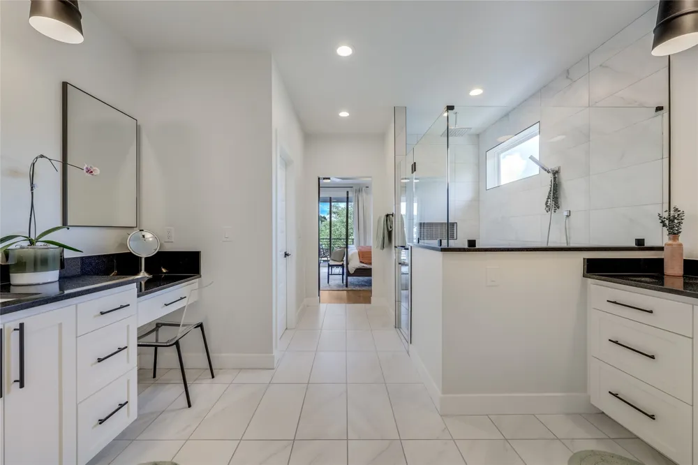 432 Venture Boulevard S Point Venture, TX 78645