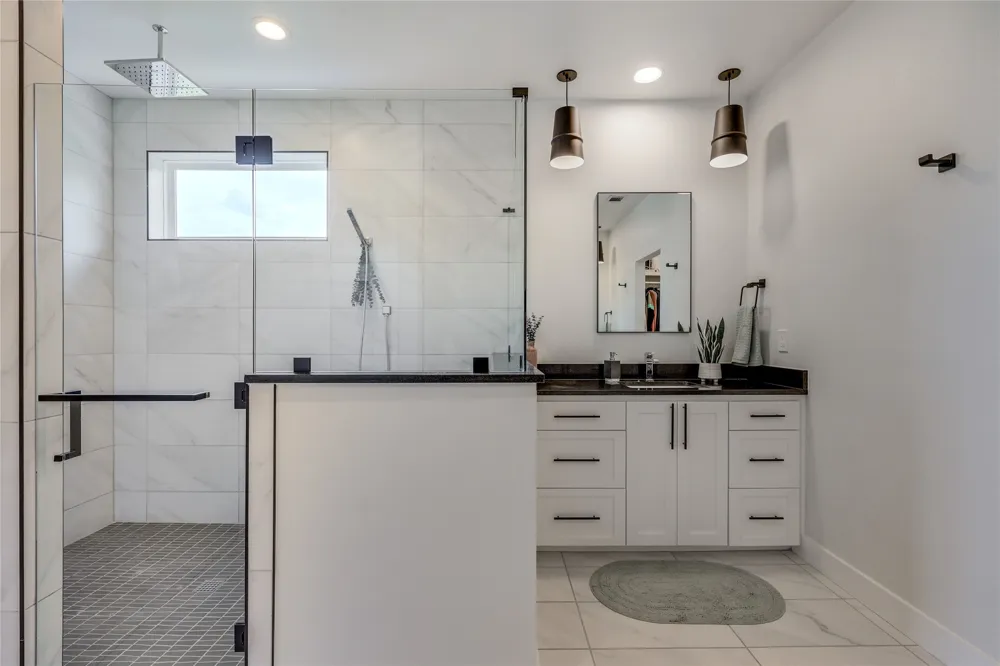 432 Venture Boulevard S Point Venture, TX 78645