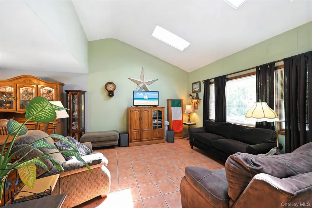44 Aliperti Road Jamesport, NY 11947