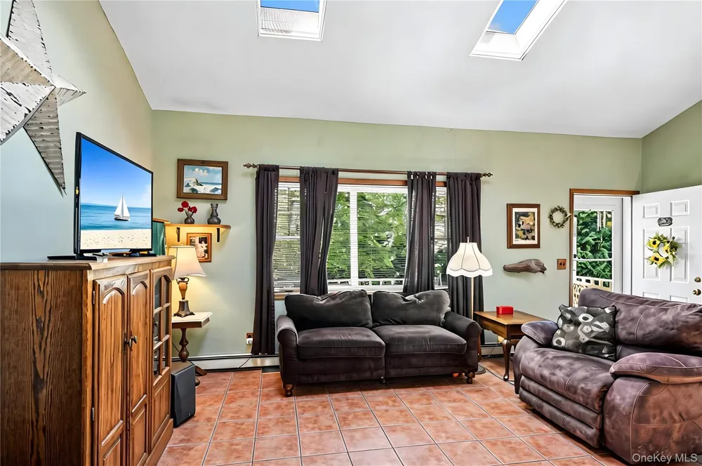 44 Aliperti Road Jamesport, NY 11947