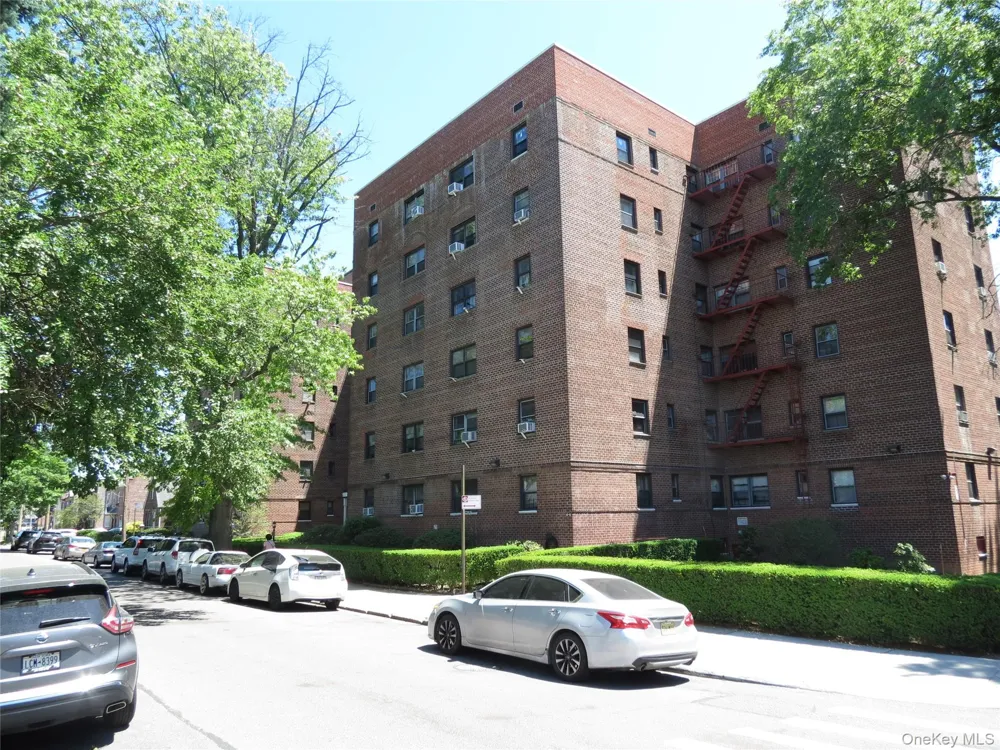 147-14 84th Road #2A Briarwood, NY 11435