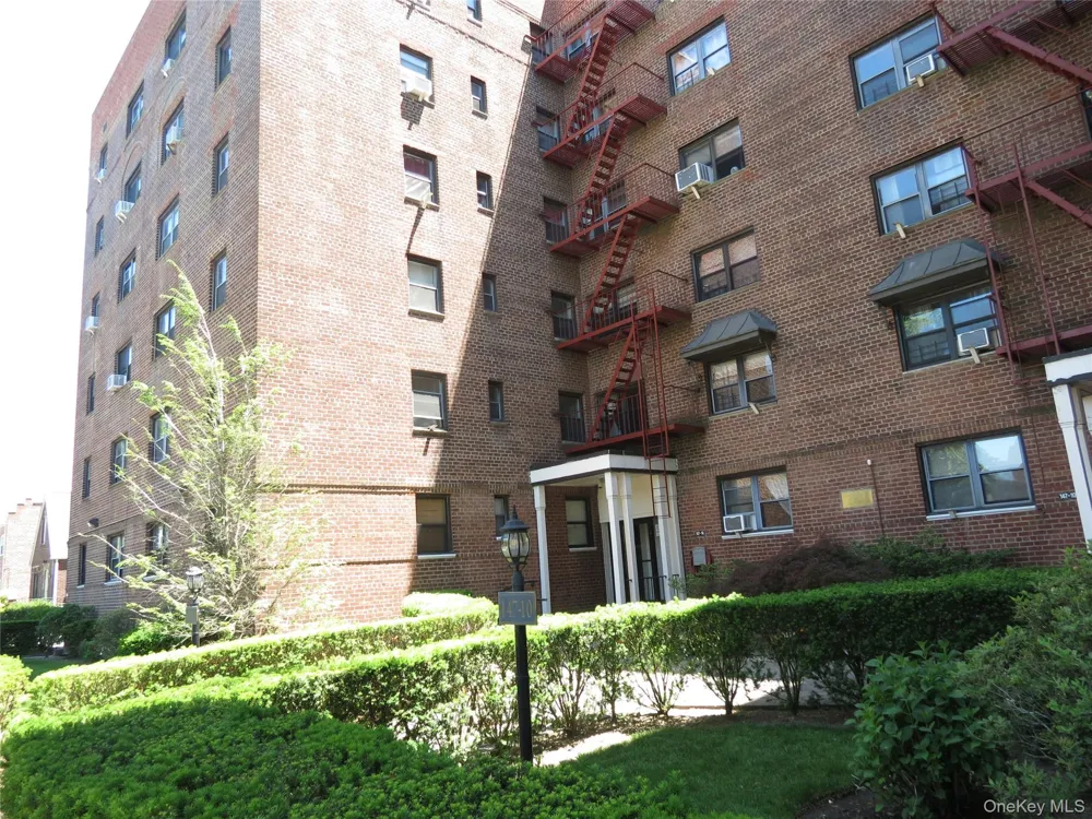 147-14 84th Road #2A Briarwood, NY 11435
