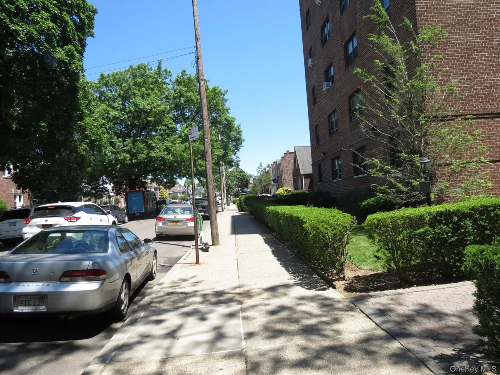 147-14 84th Road #2A Briarwood, NY 11435