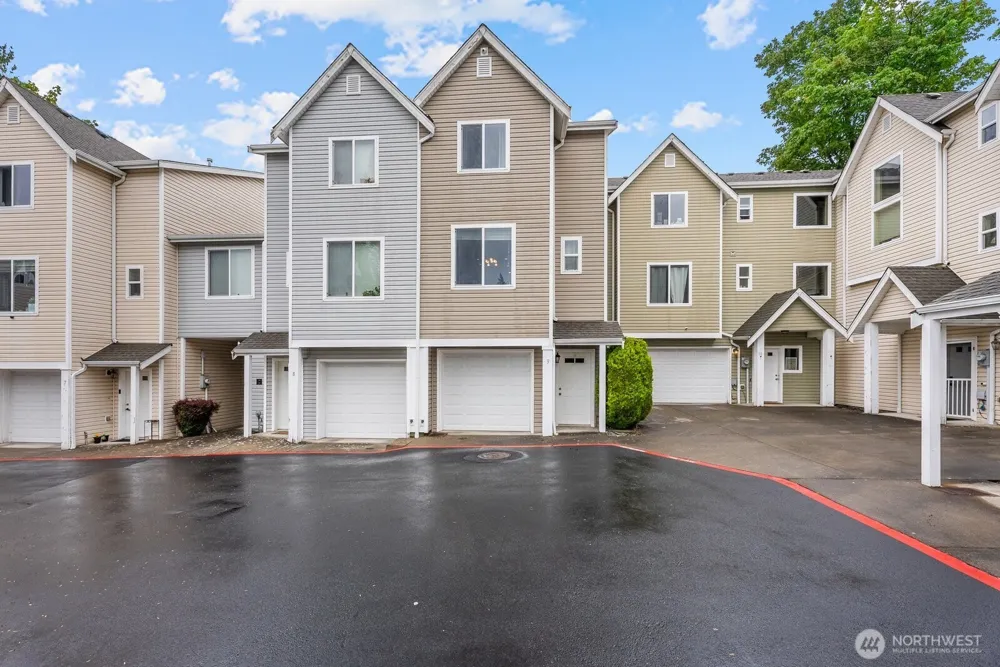 25220 104th Avenue SE #9 Kent, WA 98030