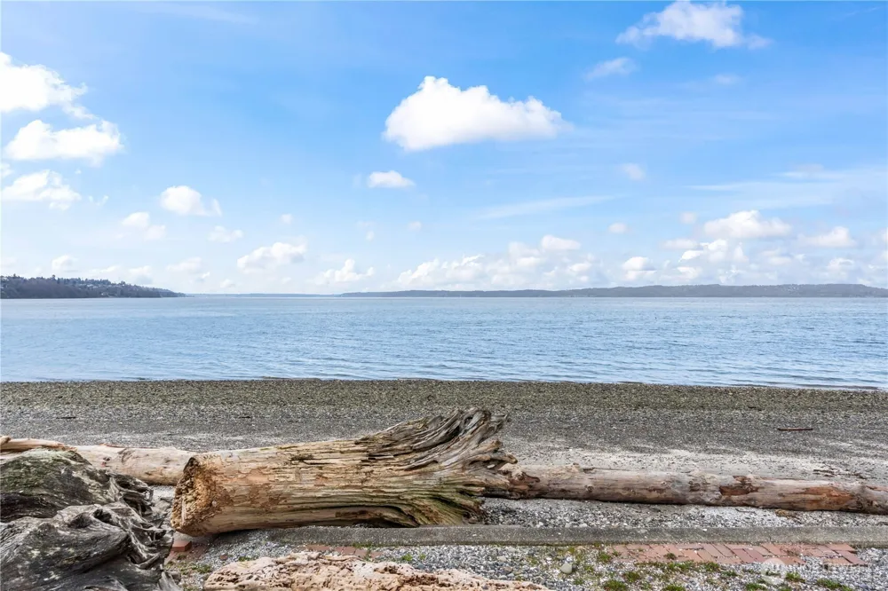 702 S 280th Street Des Moines, WA 98198