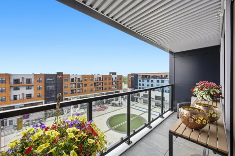 360 32nd Avenue W #607