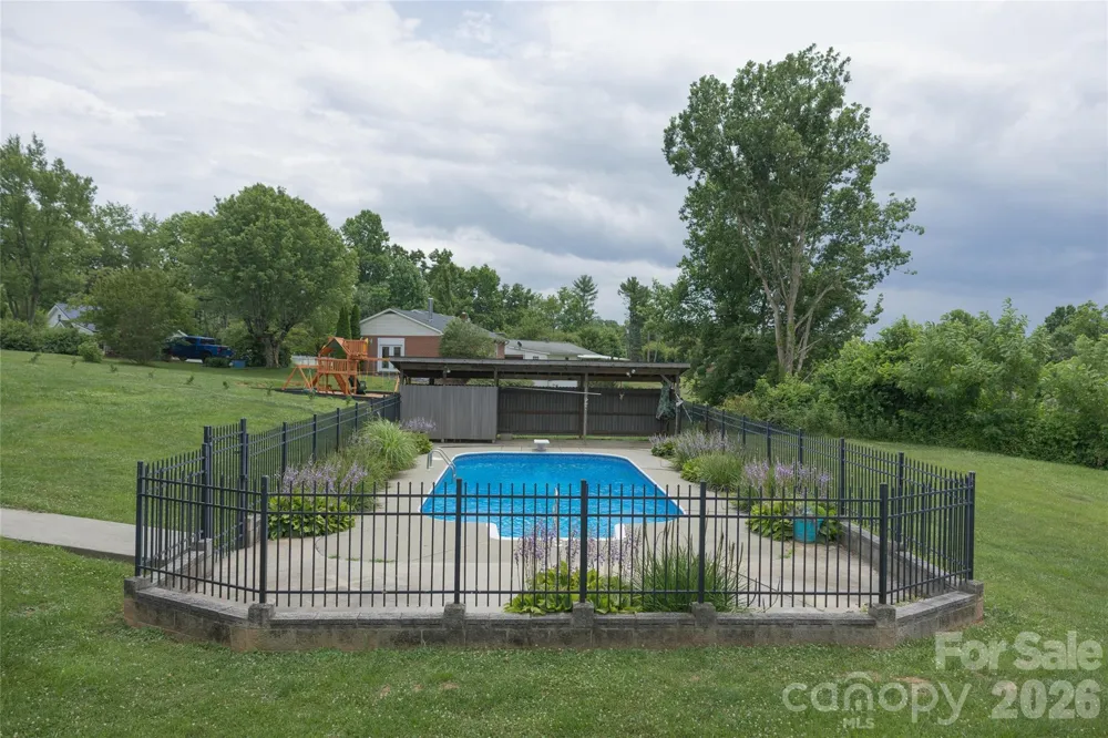 102 Phillips Road Spruce Pine, NC 28777