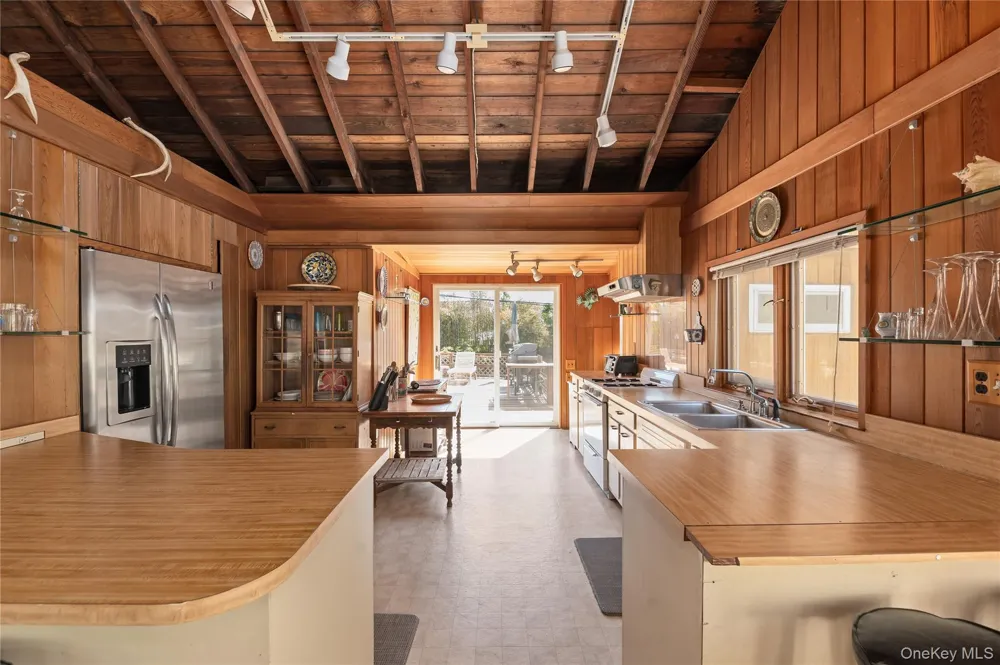 28 Ocean Road Ocean Beach, NY 11770
