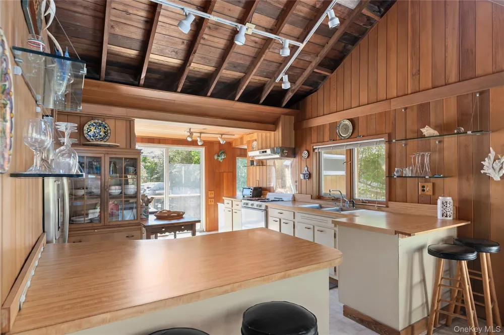 28 Ocean Road Ocean Beach, NY 11770