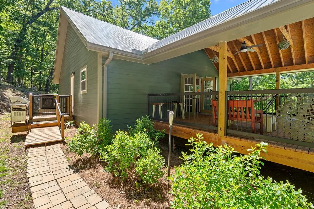 Tessentee Franklin, NC 28734