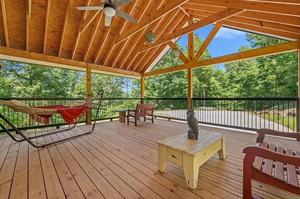 Tessentee Franklin, NC 28734
