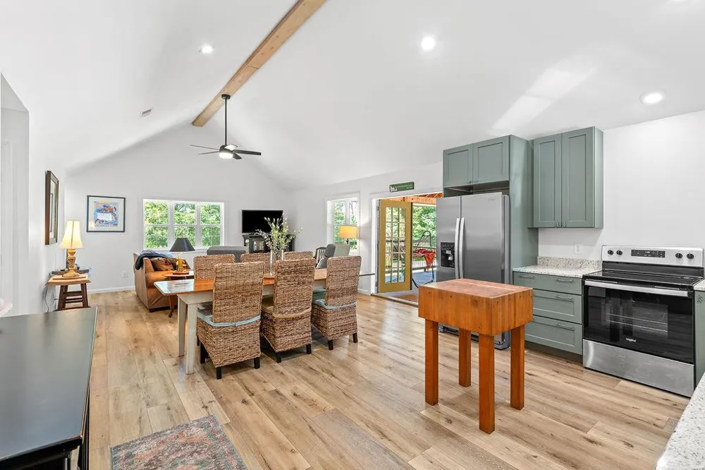 Tessentee Franklin, NC 28734