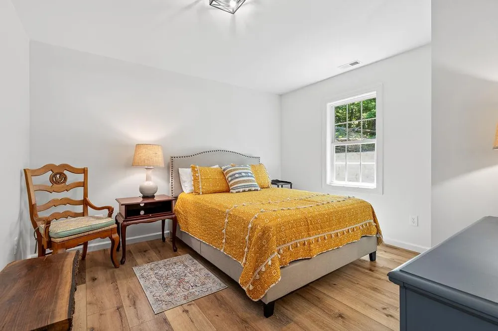 Tessentee Franklin, NC 28734