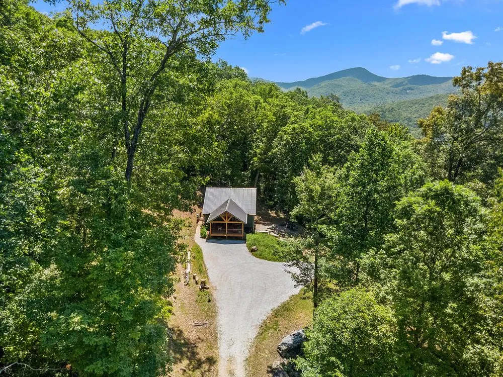 Tessentee Franklin, NC 28734