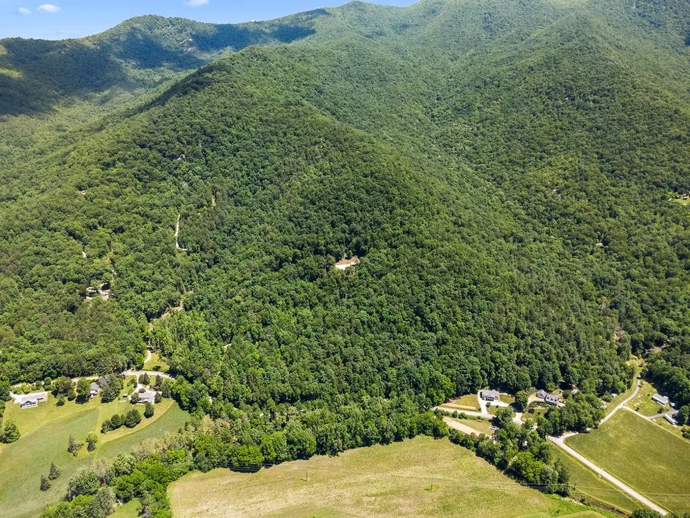 Tessentee Franklin, NC 28734