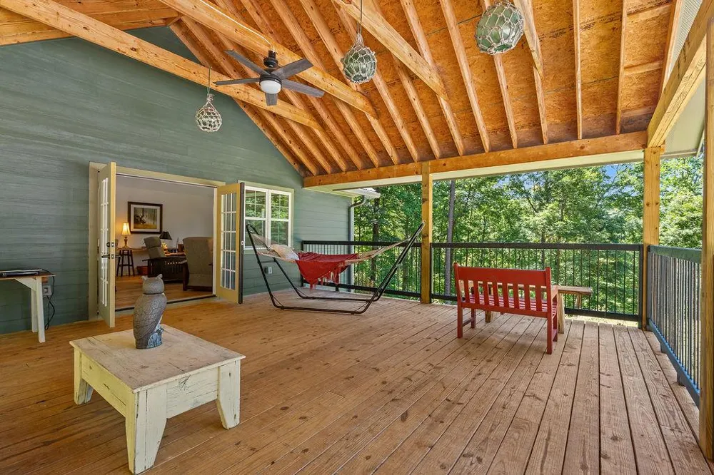 Tessentee Franklin, NC 28734