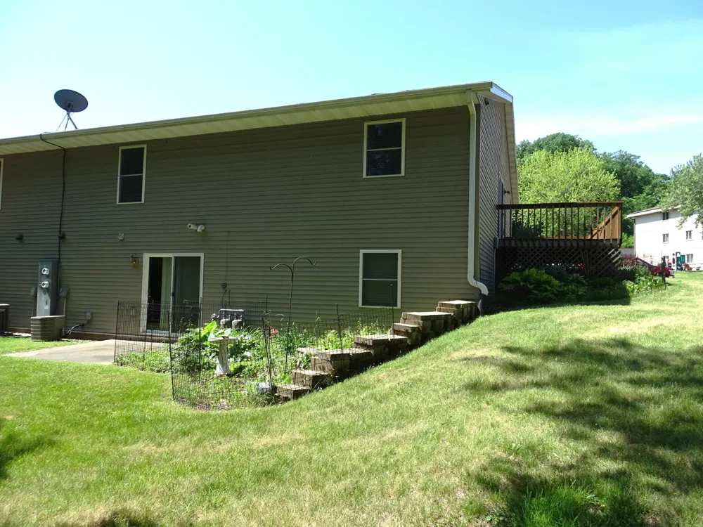 186 Country Lane Durand, WI 54736