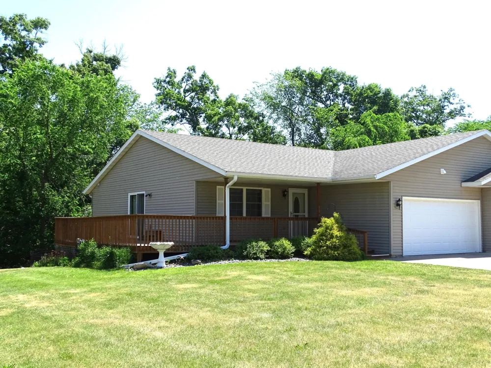 186 Country Lane Durand, WI 54736