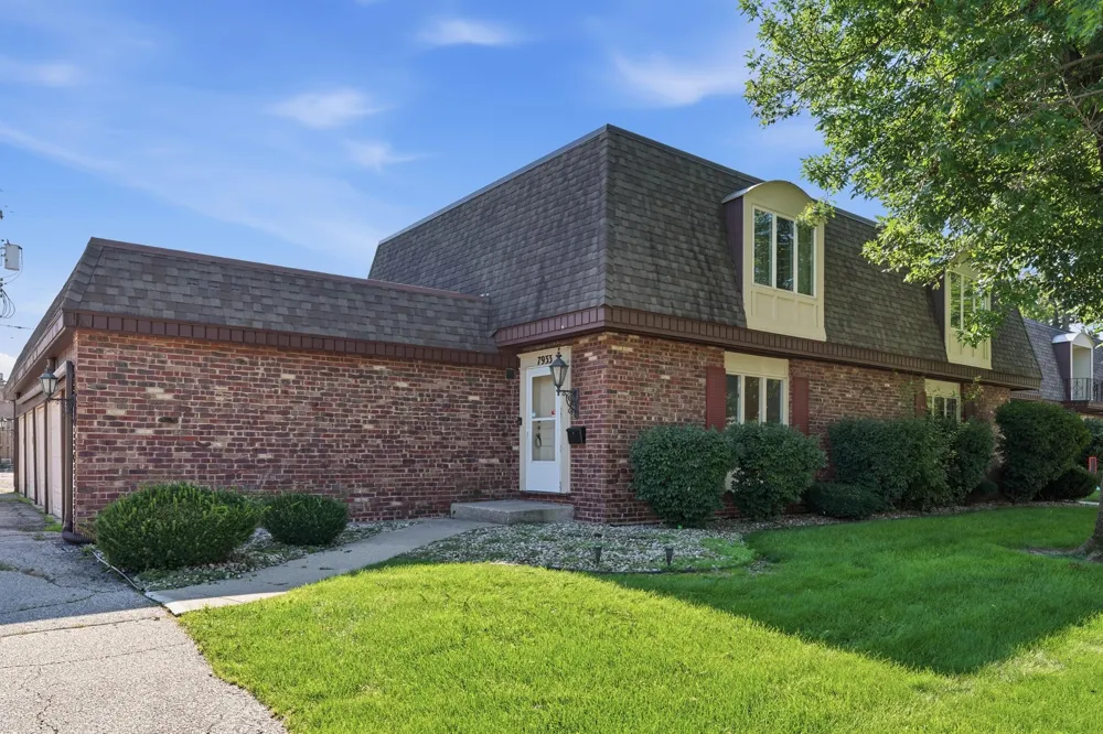 7933 Jefferson Avenue #4b Munster, IN 46321